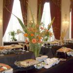 Arreglos florales para decoracion de salones de fiestas e iglesias.