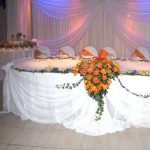 Salones para eventos y fiestas con decoracion y ambientacion con flores.