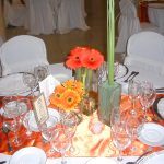 Fiestas con decoracion de flores y arreglos florales.