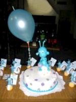 Centros de mesa souvenirs para cumpleaņos y adornos para tortas con globos.