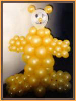 Escultura con globos de oso. Diseos con globos para ambientacion de salones.