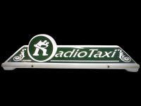 Carteles y letreros moldeados para taxis.