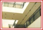 Divisores de durlock y yeso para paredes y techos de oficinas.